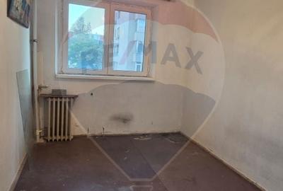 DE VANZARE Apartament cu 4 camere in zona 1 DECEMBRIE 1918 - 20