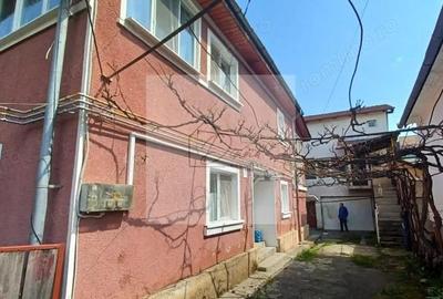 Casă cu 9 camere cu Canalizare în Noua - 7