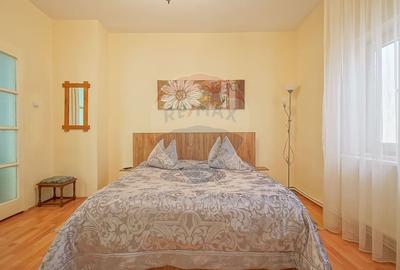 Casă cu 8 camere cu Teren 485 Mp în Central - 2