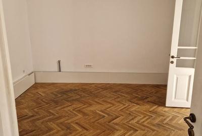 Casă cu 4 camere cu Teren 30 Mp în Central - 3