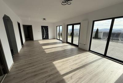 Casă cu 4 camere cu Teren 160 Mp în Central - 1