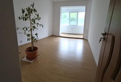 Apartament cu 3 camere semidecomandat în Alexandru Obregia - 3