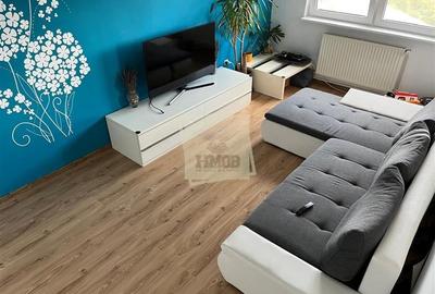 Apartament cu 3 camere decomandat si balcon in Vasile Aaron - 2