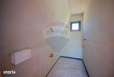 Casă cu 7 camere cu Teren 30200 Mp în Negreni - 5