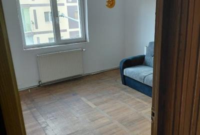 Vând apartament 4 camere Reșița - 1