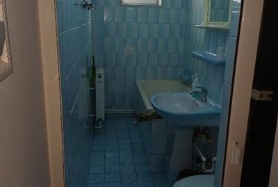 Apartament cu 3 camere semidecomandat în Sud