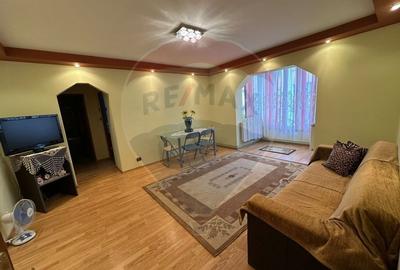 Apartament cu 3 camere decomandat în Traian