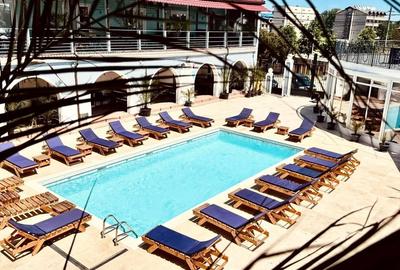 Casă individuală cu 25 camere cu Piscina în Central - 2