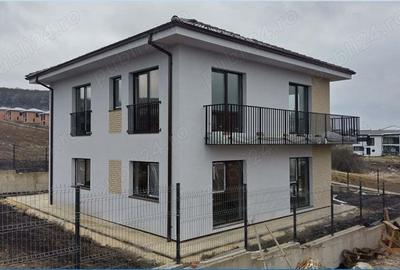 Casă cu 4 camere cu Canalizare în Chinteni - 2