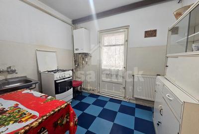 Apartament cu 3 camere decomandat în - 6
