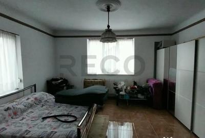 Casă cu 7 camere cu Teren 2203 Mp în Sântion - 12