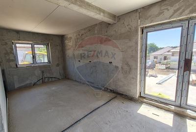 Casă cu 4 camere cu Teren 500 Mp în Tăuții de Sus - 10