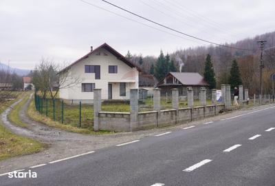 Casă cu 5 camere cu Teren 2688 Mp în Remeți - 2