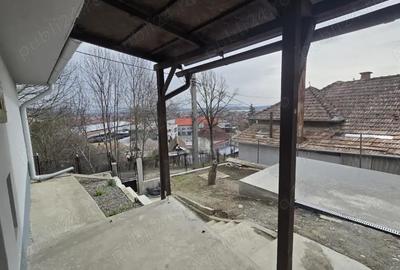 Vand casa in Reghin, intr-o zona lini?tita, cu o priveli?te superba, aproape de centru - 7