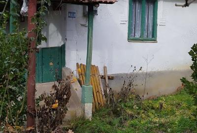 Casă cu 2 camere cu Teren 3252 Mp în Budești - 3