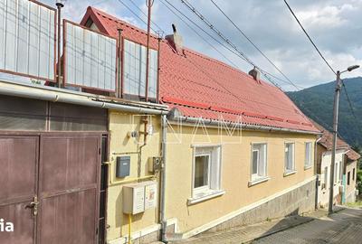 Casă cu 4 camere cu Teren 200 Mp în Muncitoresc