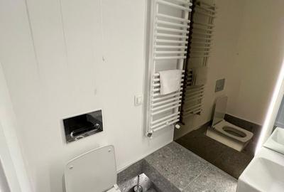 Apartament cu 3 camere semidecomandat în Aviației