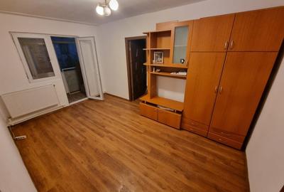 Apartament cu 2 camere semidecomandat în Casa de Cultură
