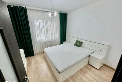 Apartament cu 3 camere semidecomandat, mobilat în Central