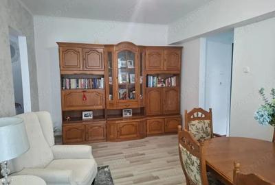 Apartament renovat recent 3 camere etaj 2 in Nadac - 1
