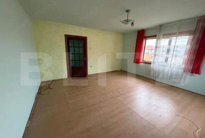 Casă cu 4 camere cu Teren 1511 Mp în Ghiroda