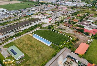 Teren de 4600 mp, în Central