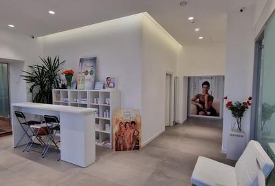 Spațiu comercial, de 220 mp, în Central - 4