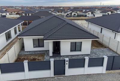 Casă cu 4 camere în Sântandrei