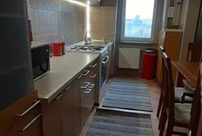 Apartament cu 3 camere decomandat, mobilat în Nicolina