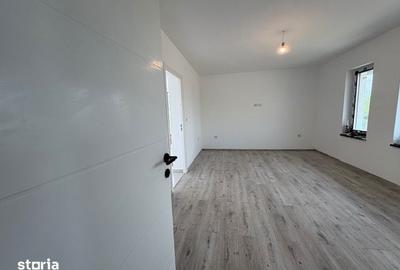 Casă cu 3 camere cu Teren 300 Mp în Bârnova - 1