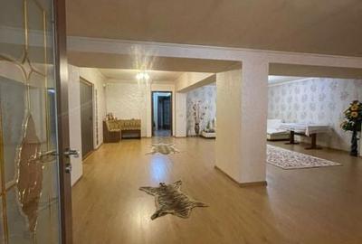 Apartament cu 4 camere decomandat în Țiglina 1
