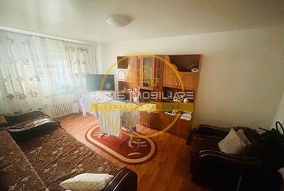 4 camere decomandat, bloc din 1982, zona Pta Alexandru