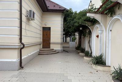 Casă cu 4 camere cu Teren 1000 Mp în Central - 2