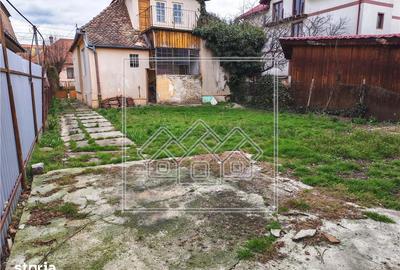 Casă cu 4 camere cu Canalizare în Trei Stejari - 1