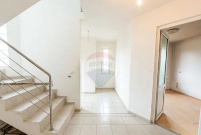 Casă cu 5 camere cu Teren 378 Mp în Purcăreni - 4