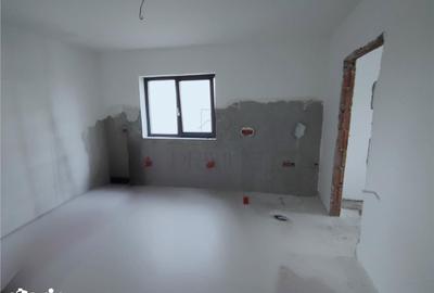 Casă cu 4 camere cu Teren 300 Mp în Central