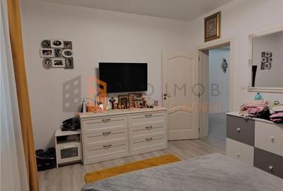 Casă cu 6 camere decomandat cu Canalizare în Micro 5 - 16