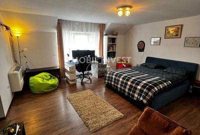 Casă cu 7 camere cu Teren 1100 Mp în Central - 7