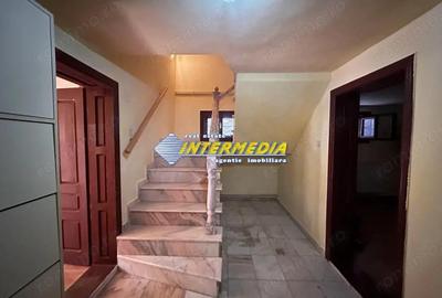 Casă cu 10 camere cu Teren 300 Mp în Cetate - 3