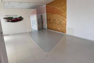 Spațiu comercial, de 70 mp, în Central - 3