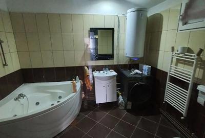 Casă cu 4 camere cu Teren 2175 Mp în Mailat - 1