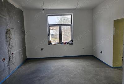 Casă cu Teren 400 Mp în Central - 10