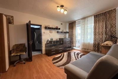 2 CAMERE TATARASI SCOALA 4 IONET TEODOREANU , GEAM LA BAIE, CENTRALA. - 19