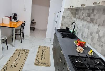 Apartament cu 3 camere semidecomandat în Iancului