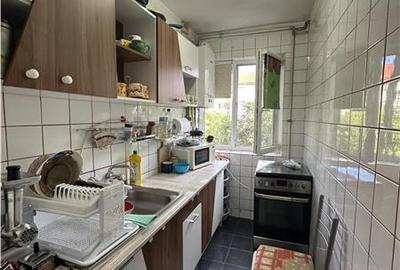 Apartament cu 3 camere nedecomandat, mobilat în Circumvalațiunii - 2