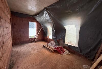 Duplex cu 4 camere cu Canalizare în Dumbrăvița - 9