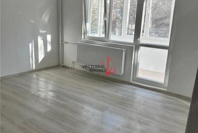Apartament la et 1/4, decomadat,, renovat bloc 1987
