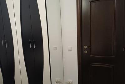 Apartament cu 3 camere semidecomandat în P-ța Unirii