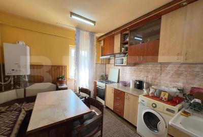 Apartament de vanzare cu 3 camere 66 mp, 2 balcoane zon - 8