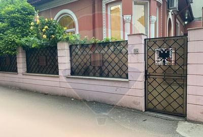 Casă individuală cu 4 camere cu Teren 135 Mp în Moșilor - 1